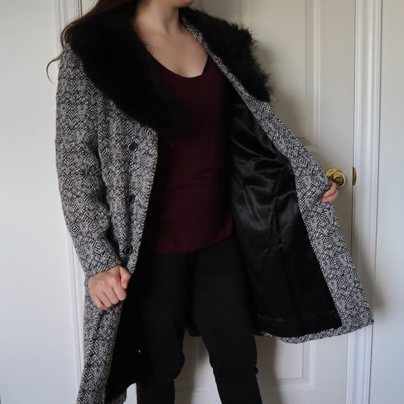 LUXURIOUS WOOL & FAUX FUR JACKET - Picture 2 of 9